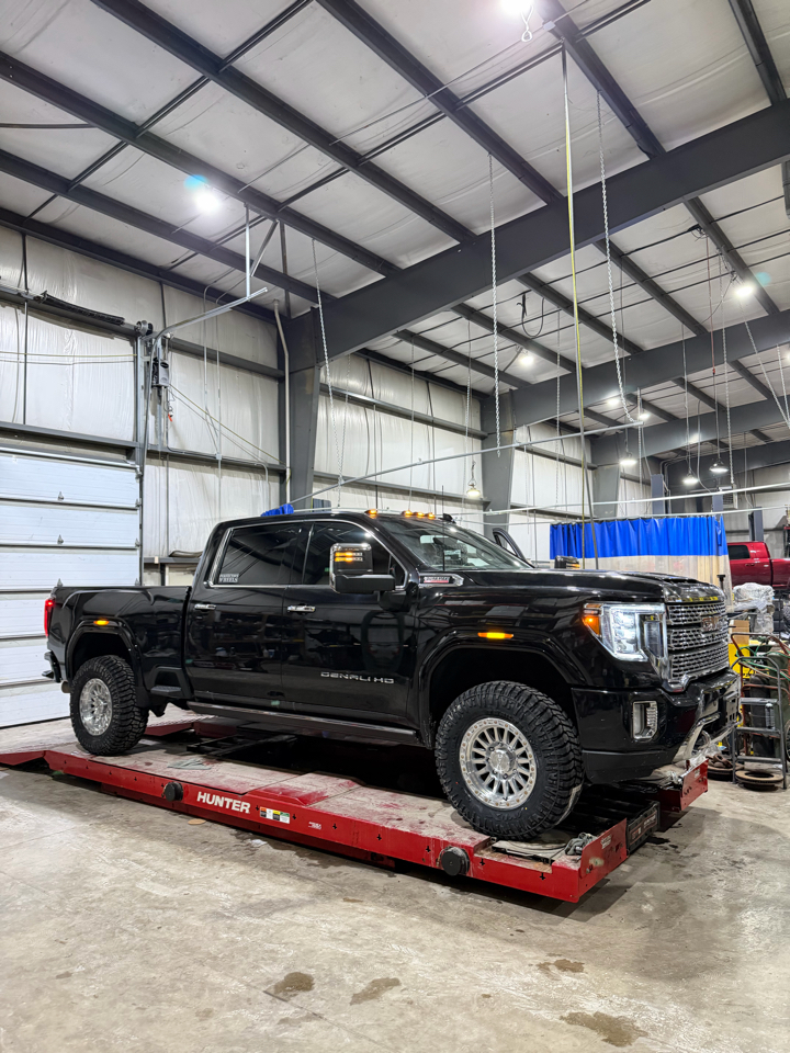 GMC Sierra 2500HD Denali Crew Cab 4WD SB 2023