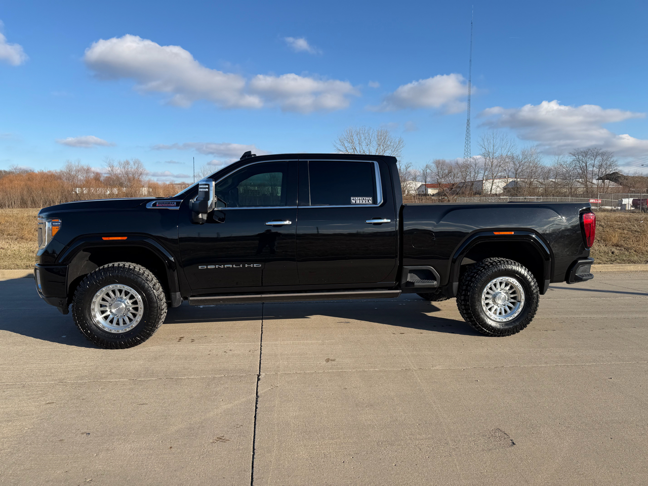 GMC Sierra 2500HD Denali Crew Cab 4WD SB 2023