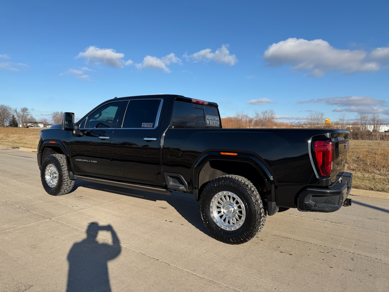 GMC Sierra 2500HD Denali Crew Cab 4WD SB 2023