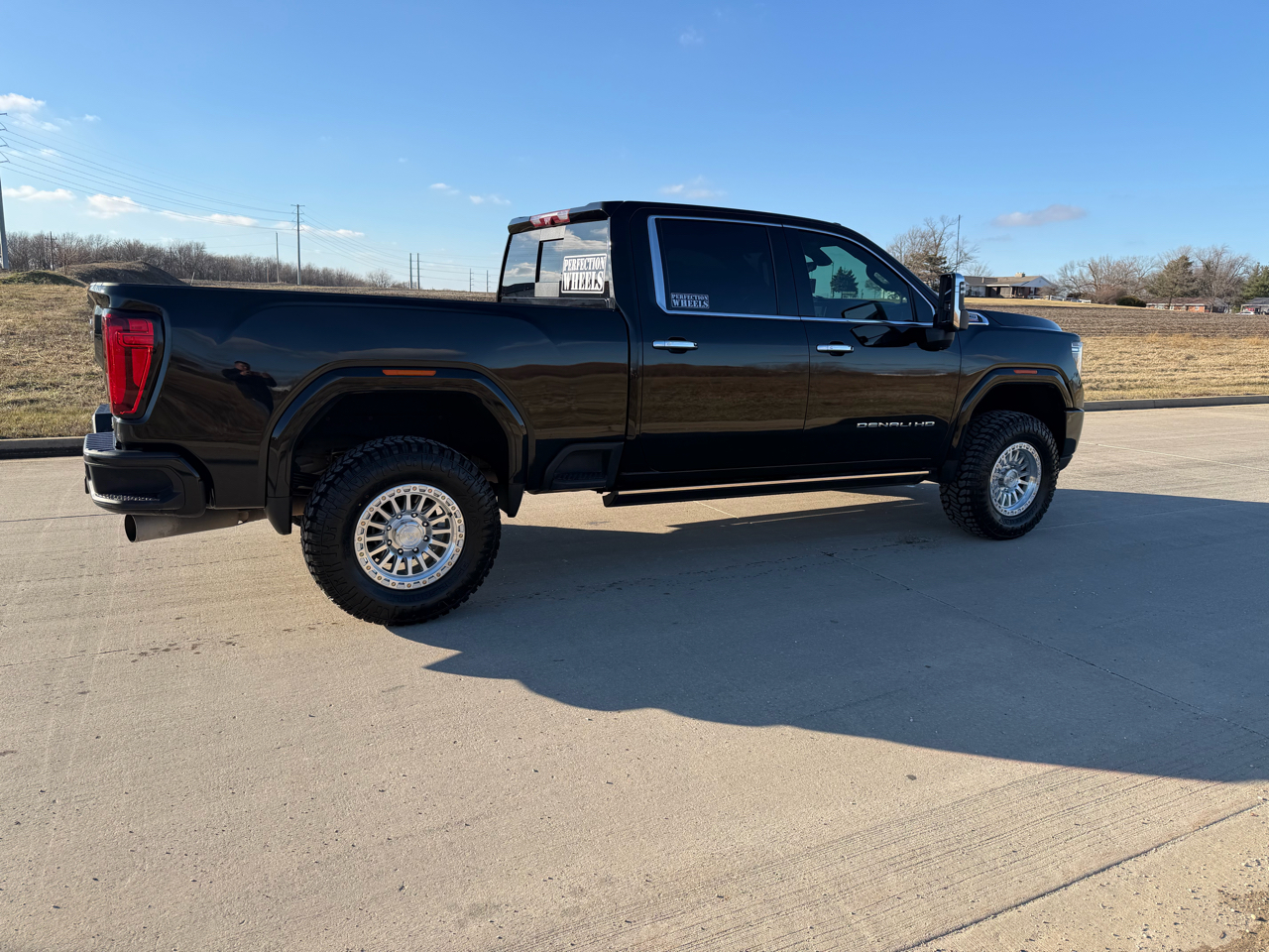GMC Sierra 2500HD Denali Crew Cab 4WD SB 2023