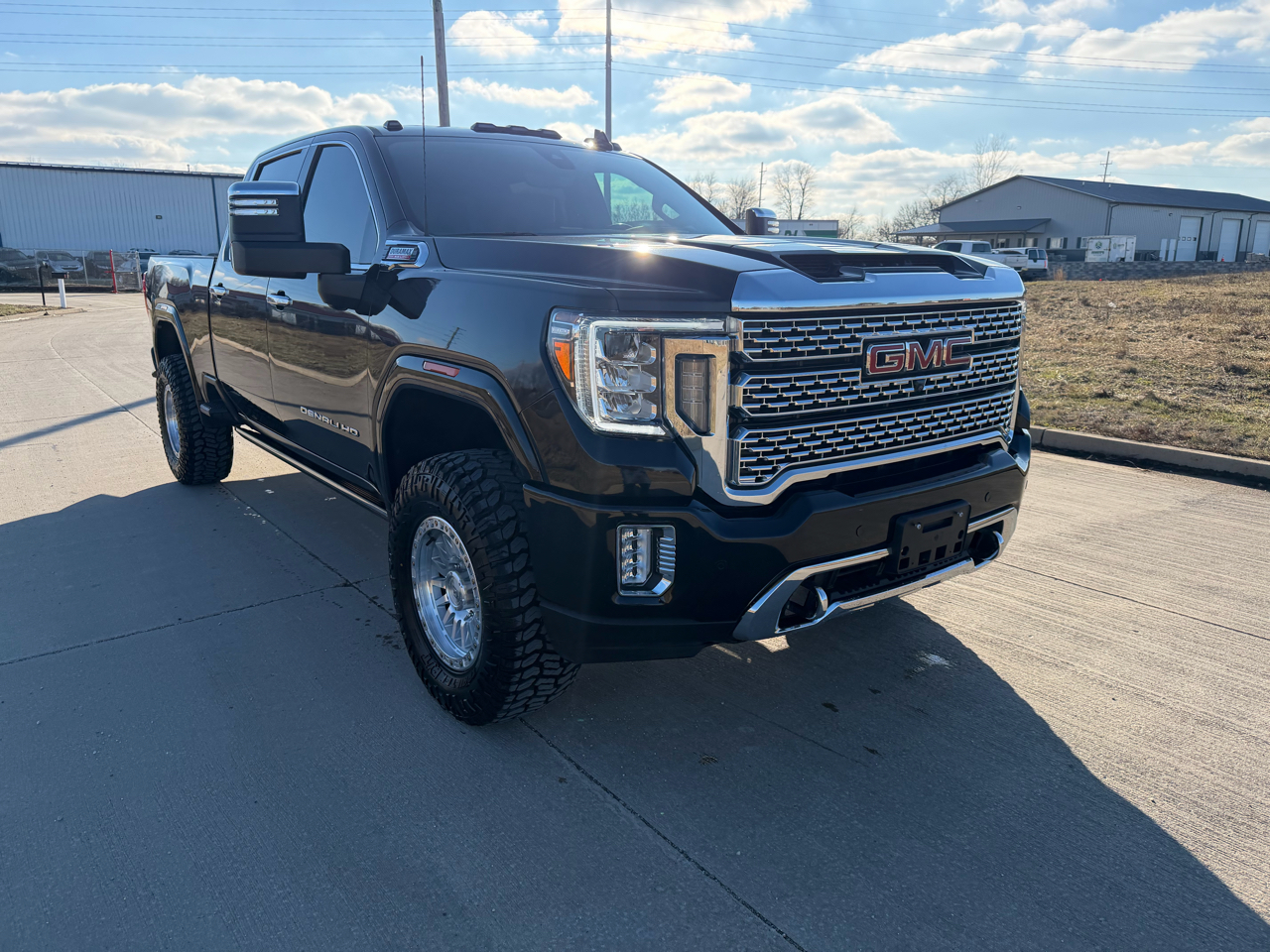 GMC Sierra 2500HD Denali Crew Cab 4WD SB 2023