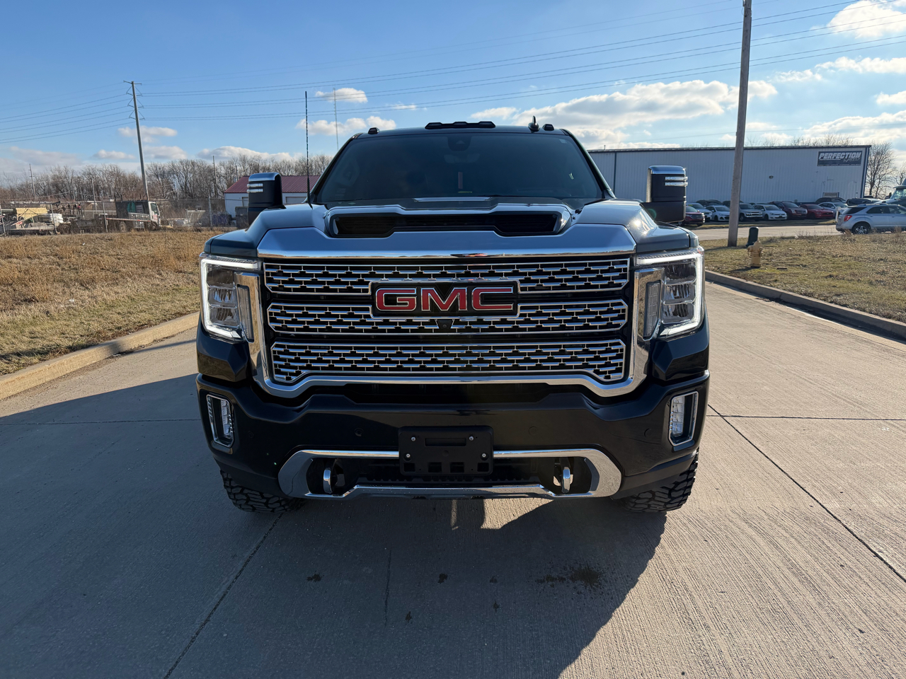 GMC Sierra 2500HD Denali Crew Cab 4WD SB 2023