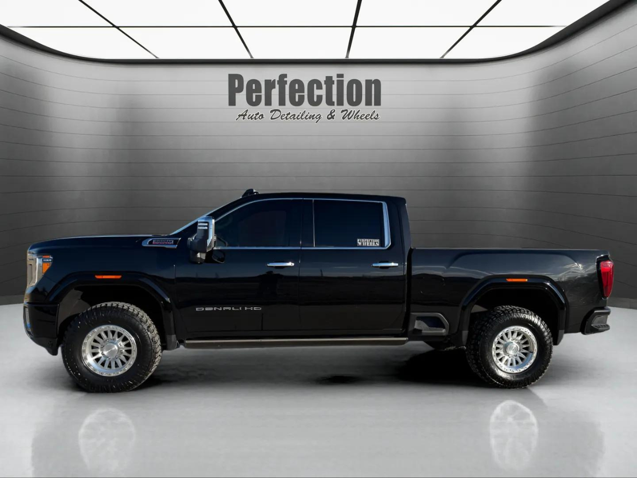 GMC Sierra 2500HD Denali Crew Cab 4WD SB 2023