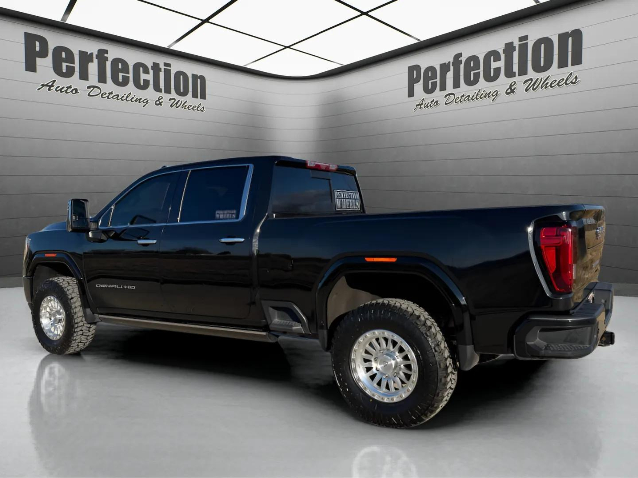 GMC Sierra 2500HD Denali Crew Cab 4WD SB 2023