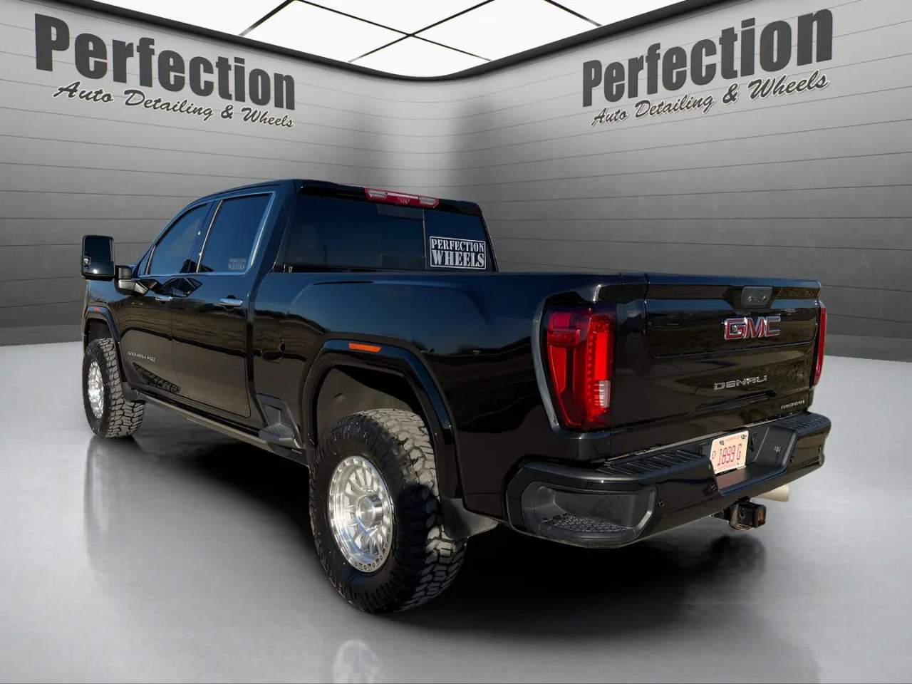 GMC Sierra 2500HD Denali Crew Cab 4WD SB 2023