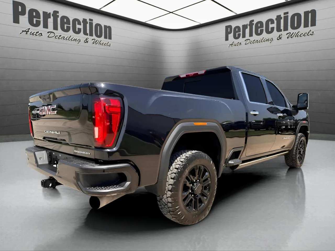 GMC Sierra 2500HD Denali Crew Cab 4WD SB 2023