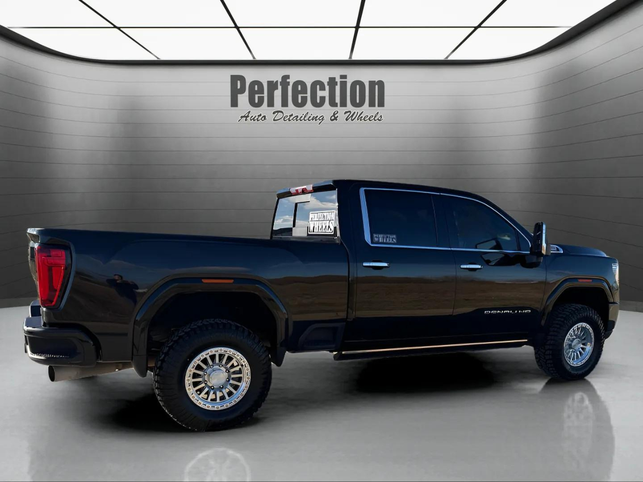 GMC Sierra 2500HD Denali Crew Cab 4WD SB 2023