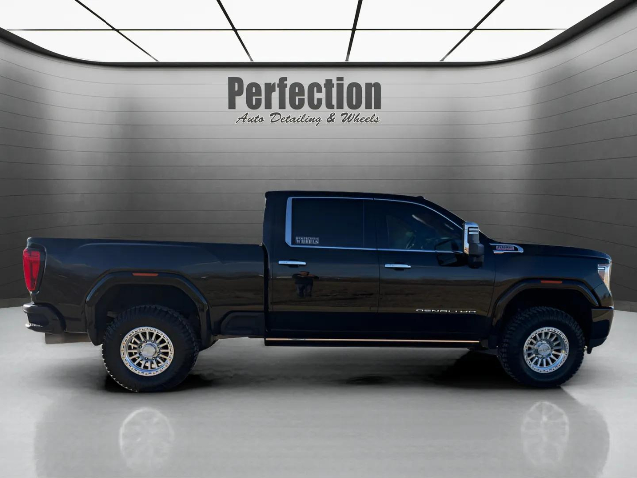 GMC Sierra 2500HD Denali Crew Cab 4WD SB 2023