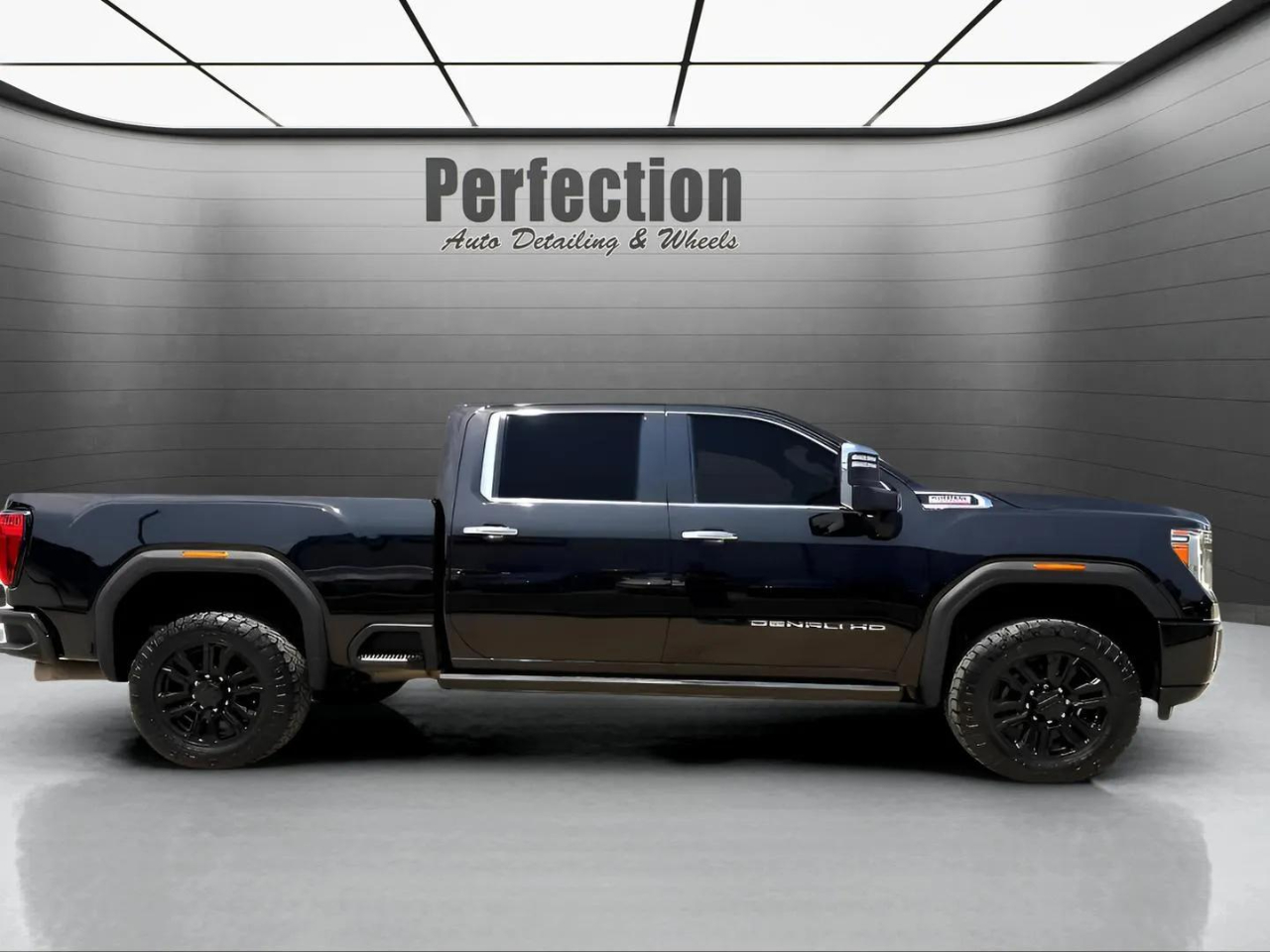 GMC Sierra 2500HD Denali Crew Cab 4WD SB 2023