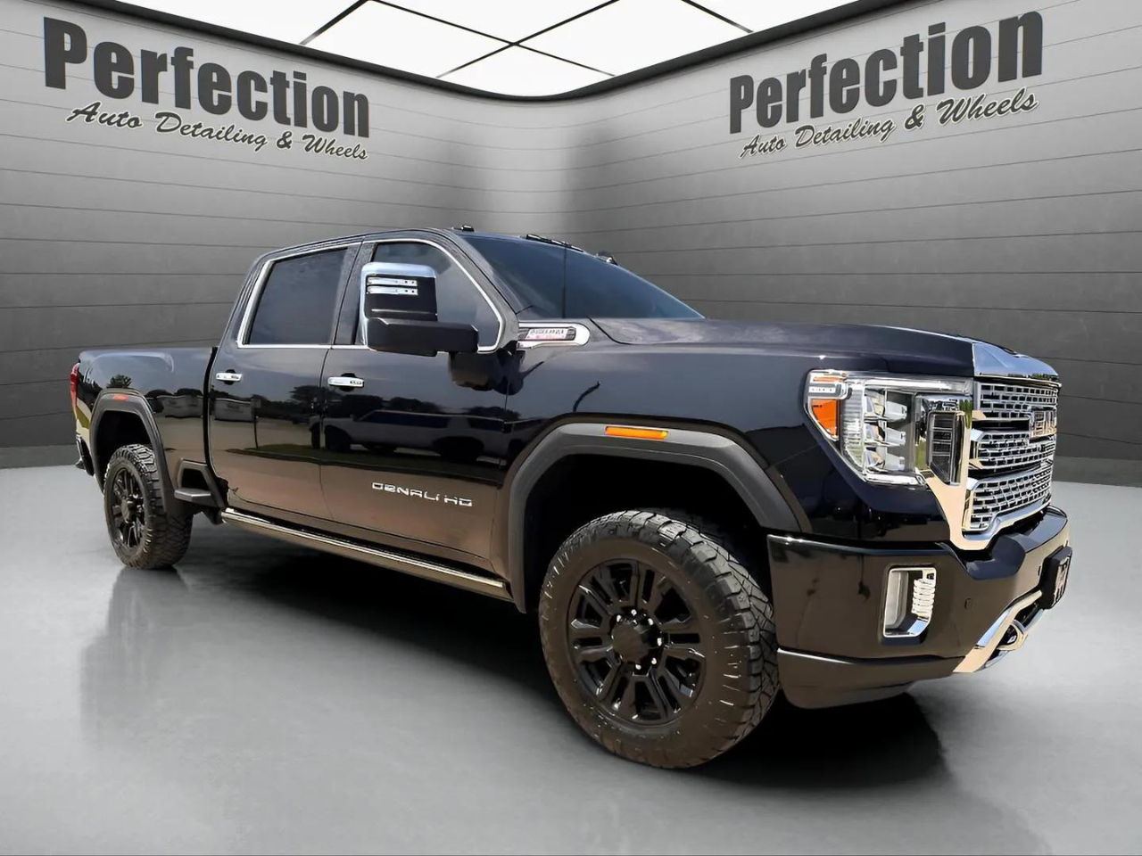 GMC Sierra 2500HD Denali Crew Cab 4WD SB 2023