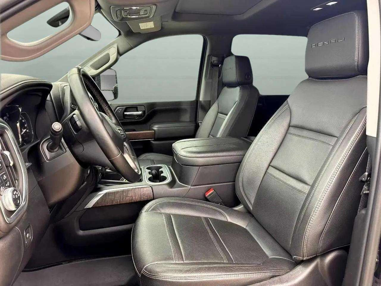 GMC Sierra 2500HD Denali Crew Cab 4WD SB 2023