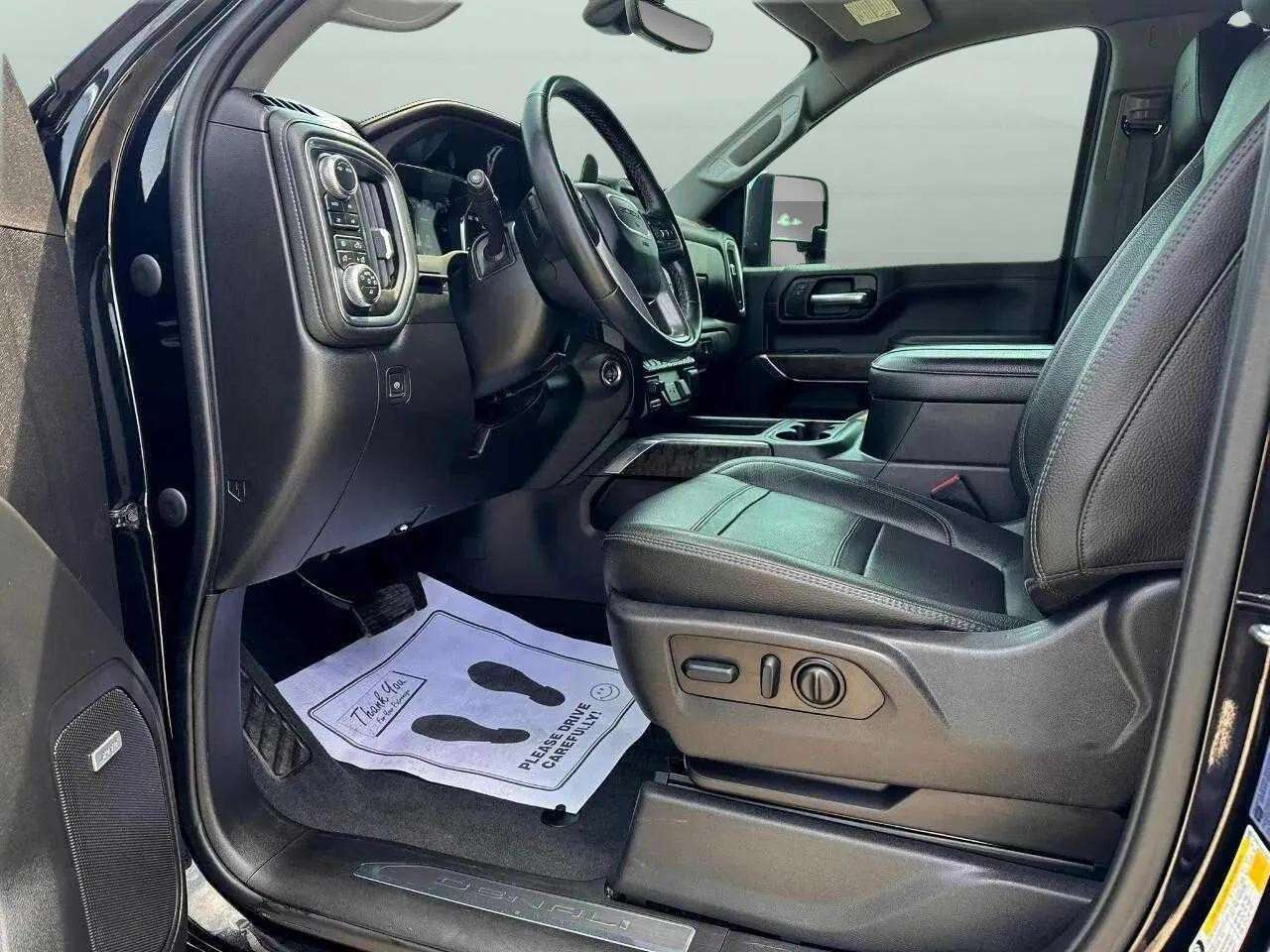 GMC Sierra 2500HD Denali Crew Cab 4WD SB 2023