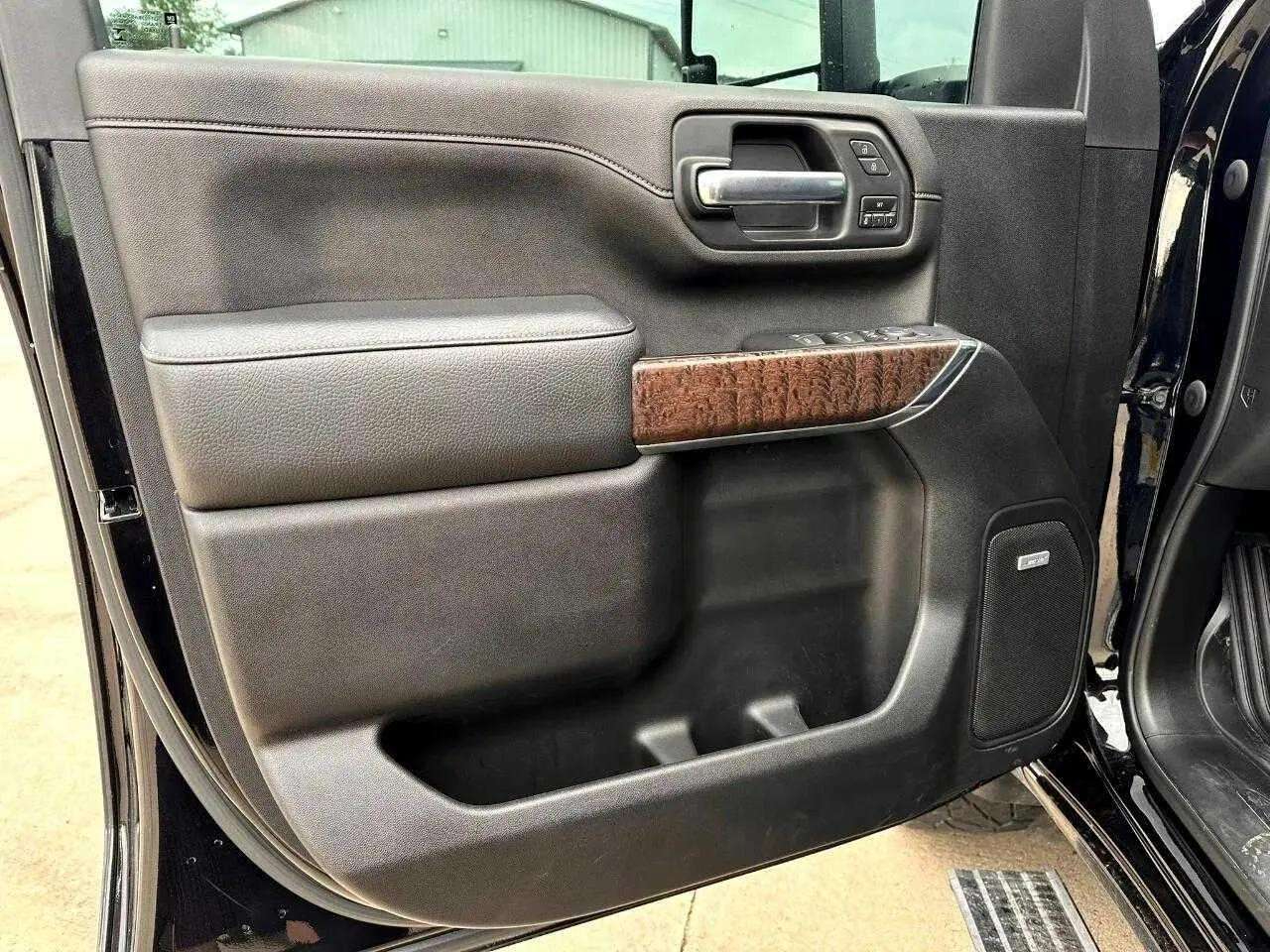 GMC Sierra 2500HD Denali Crew Cab 4WD SB 2023