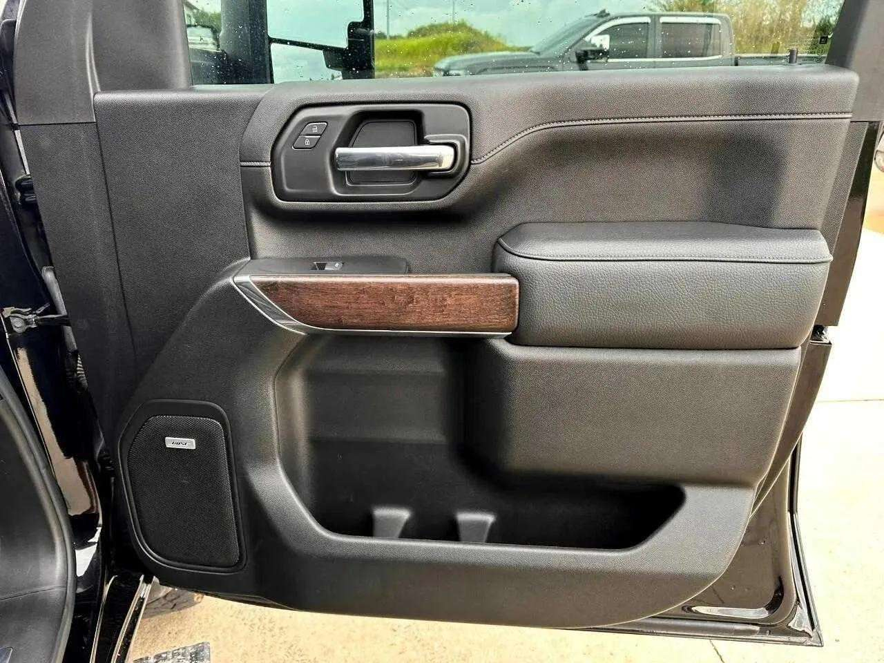 GMC Sierra 2500HD Denali Crew Cab 4WD SB 2023