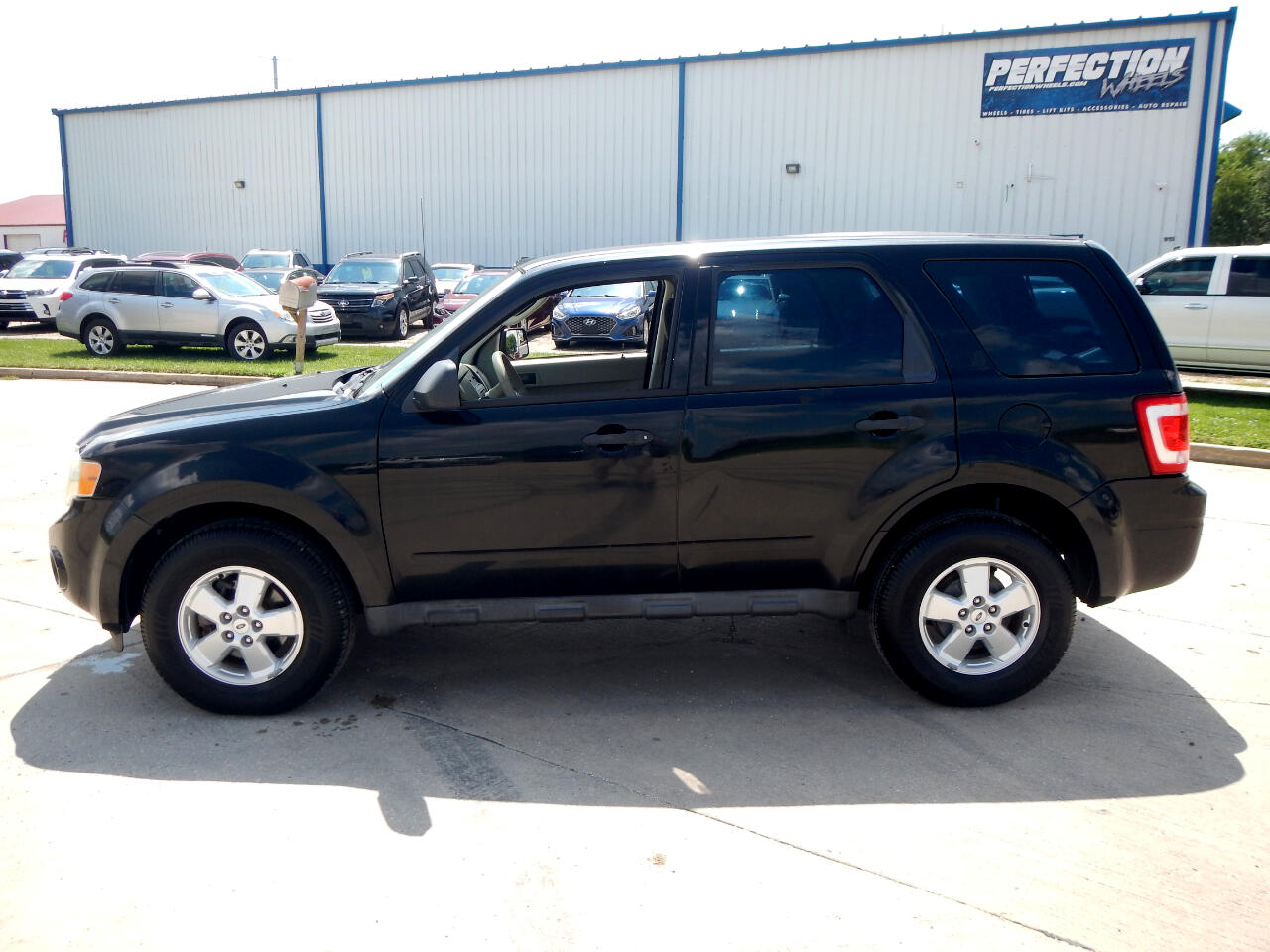 2010 Ford Escape XLS photo 3