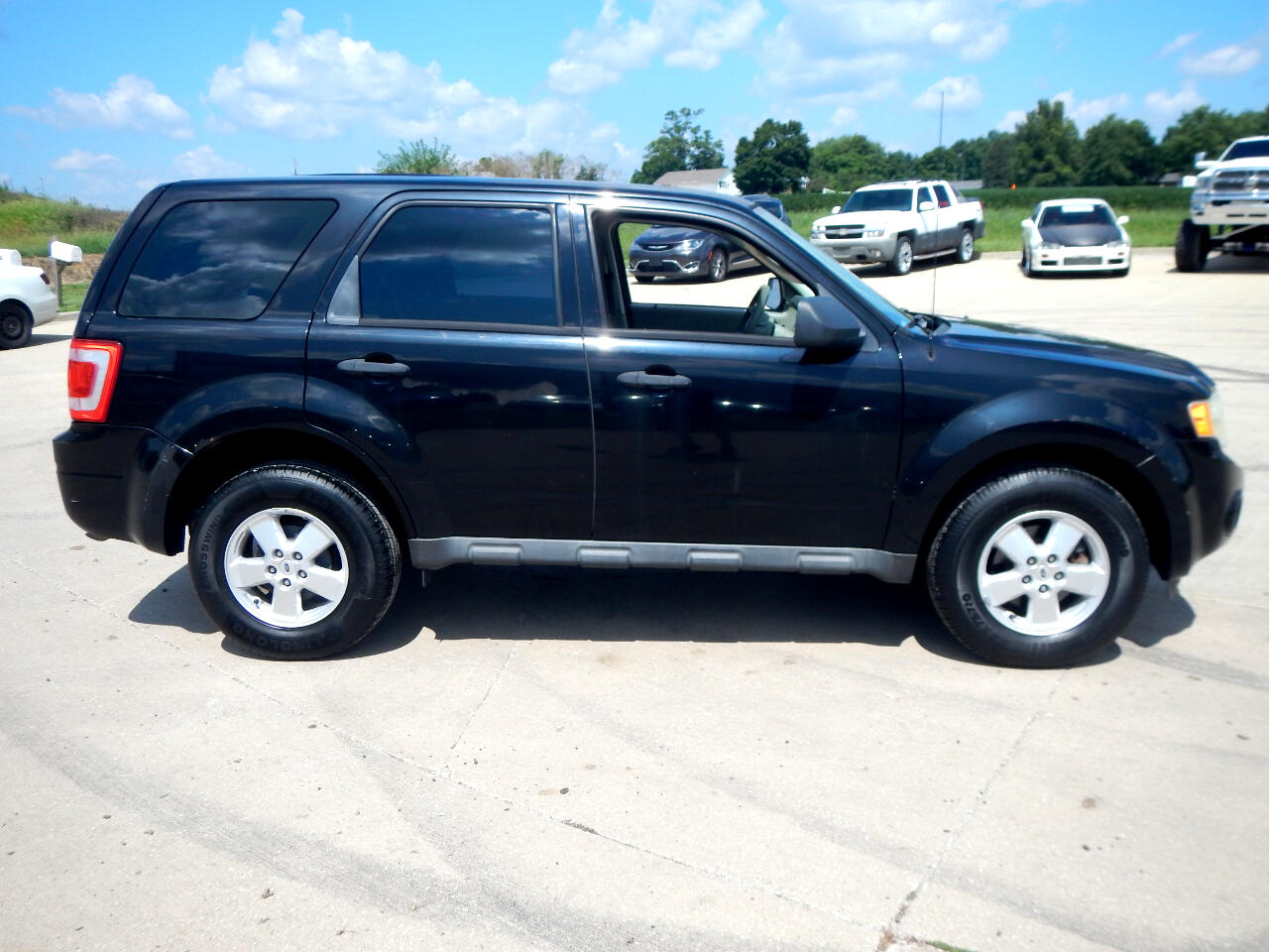 2010 Ford Escape XLS photo 2