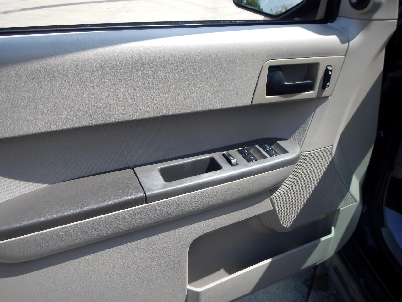 2010 Ford Escape XLS photo 9