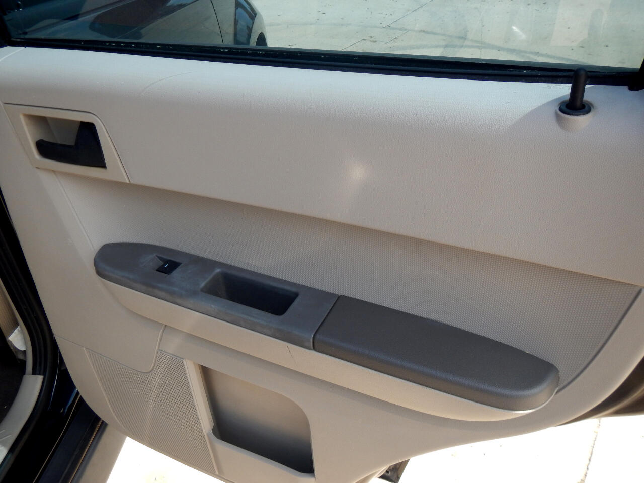 2010 Ford Escape XLS photo 18