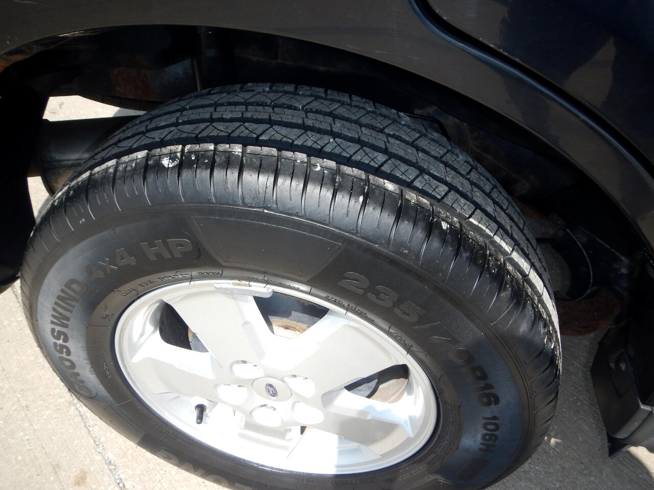 2010 Ford Escape XLS photo 22