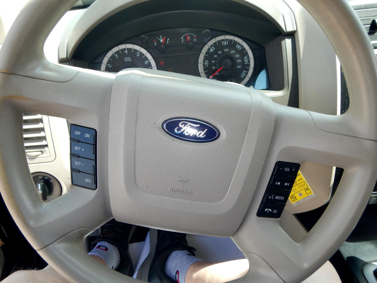 2010 Ford Escape XLS photo 26