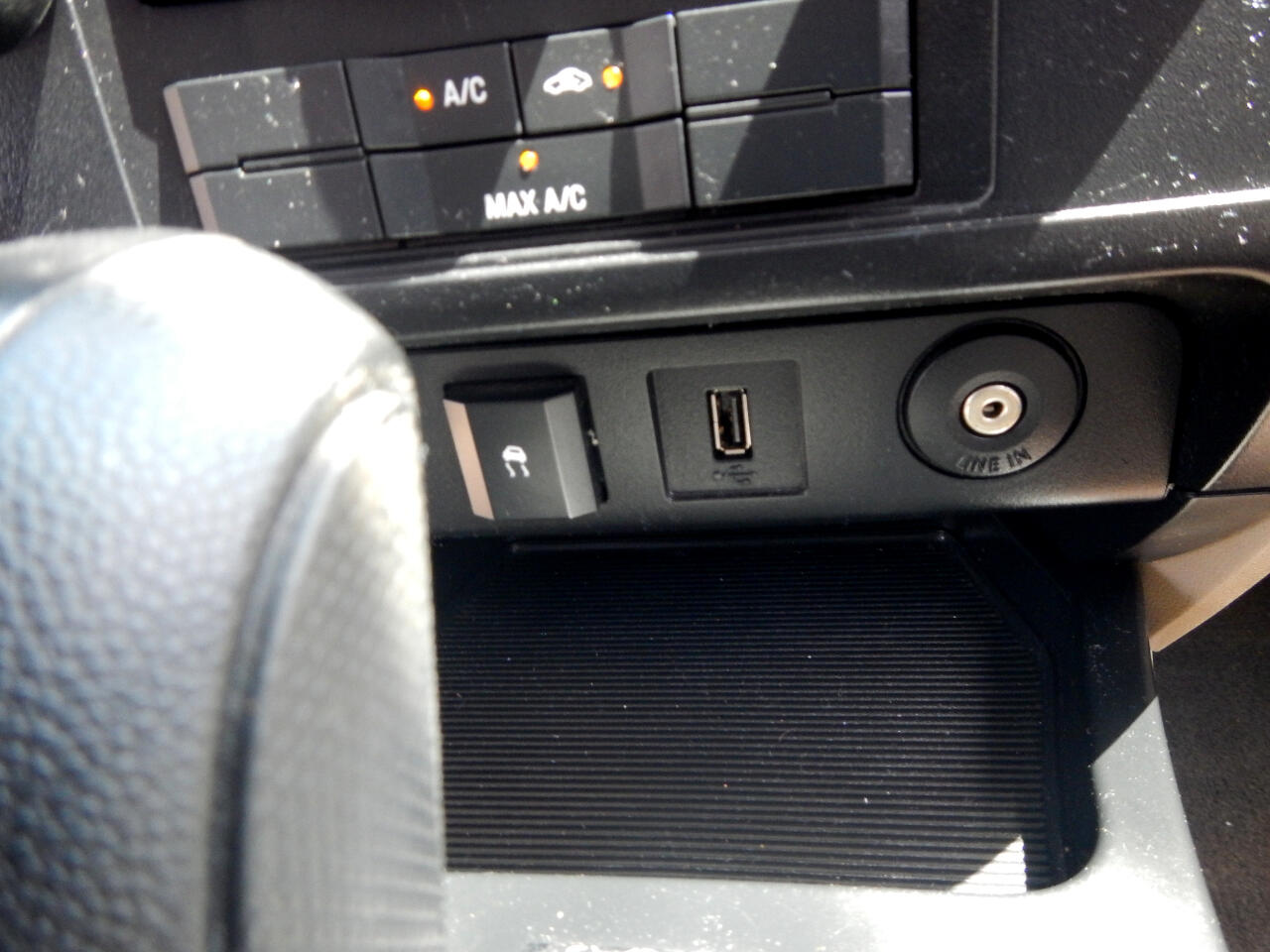 2010 Ford Escape XLS photo 28