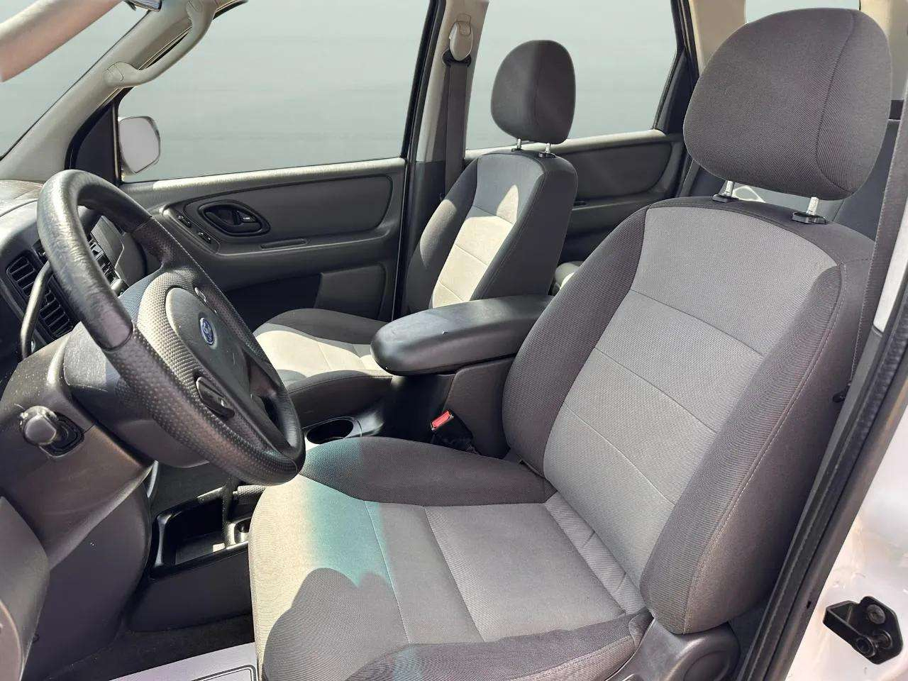 Ford Escape XLS 2WD 2004