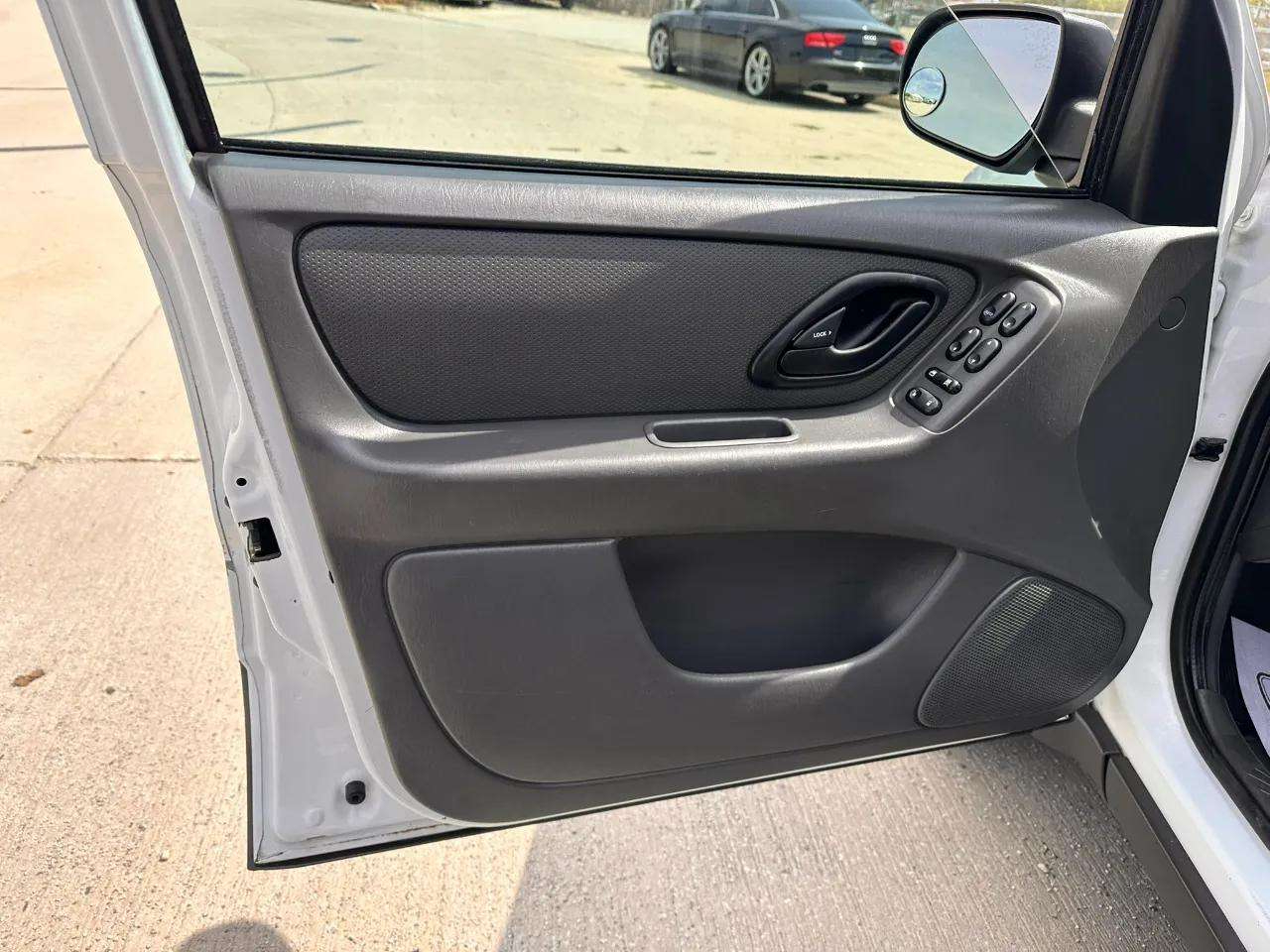 Ford Escape XLS 2WD 2004