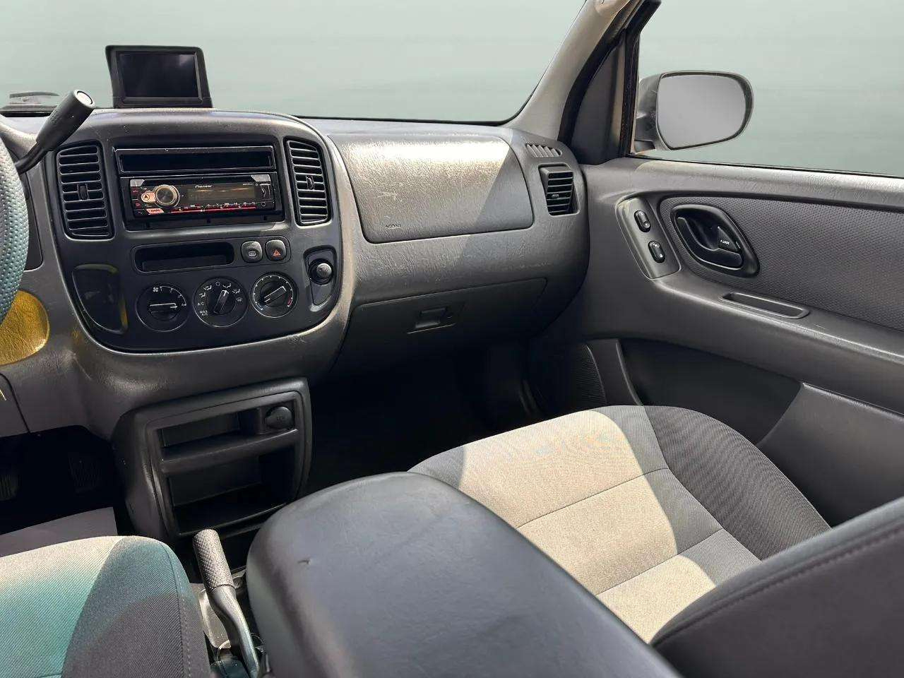 Ford Escape XLS 2WD 2004