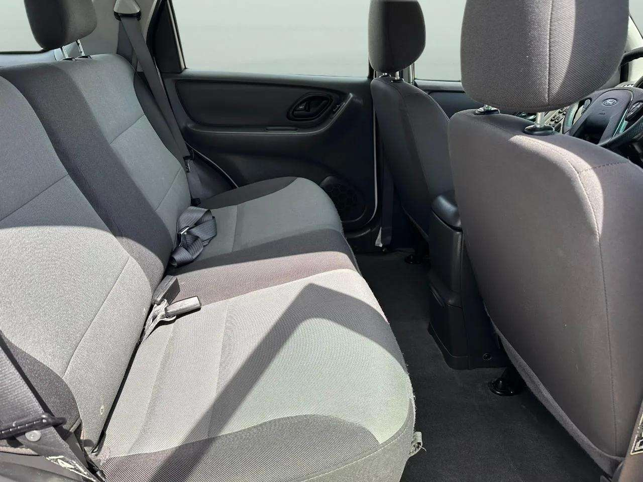 Ford Escape XLS 2WD 2004