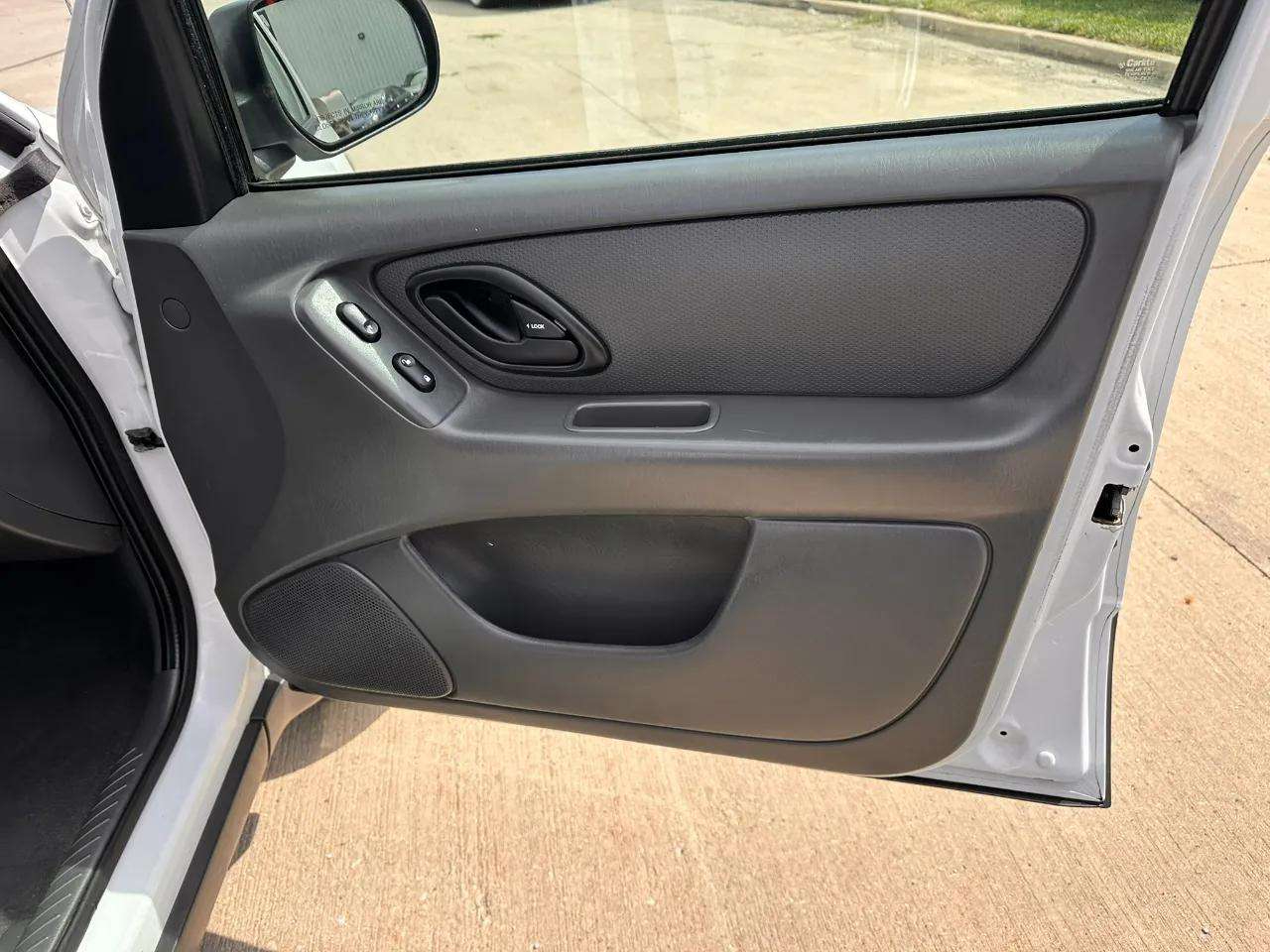 Ford Escape XLS 2WD 2004