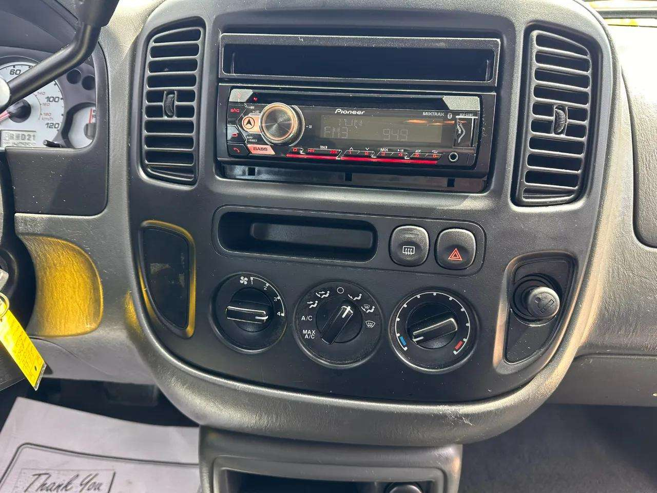 Ford Escape XLS 2WD 2004