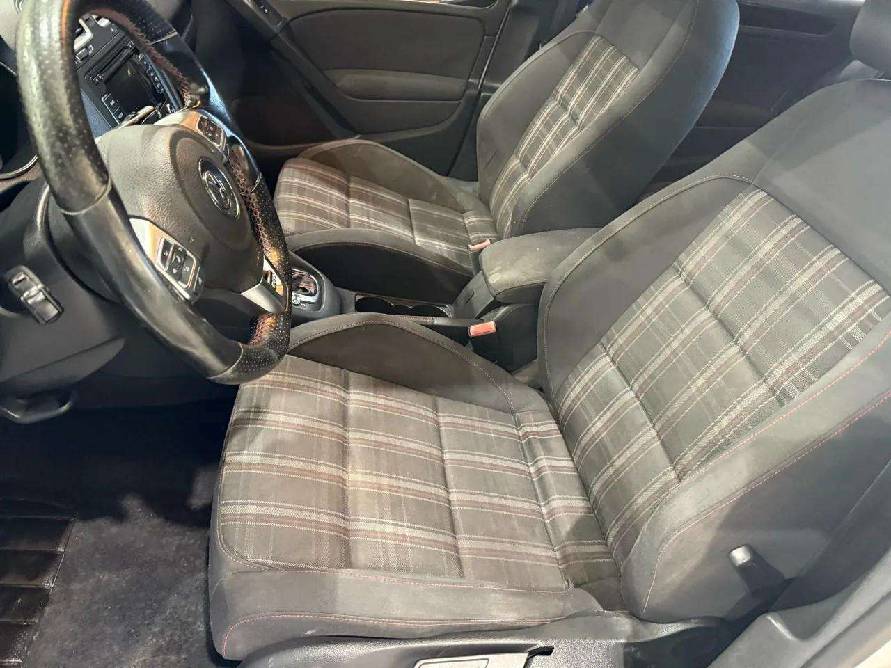 2012 Volkswagen Golf GTI photo 12