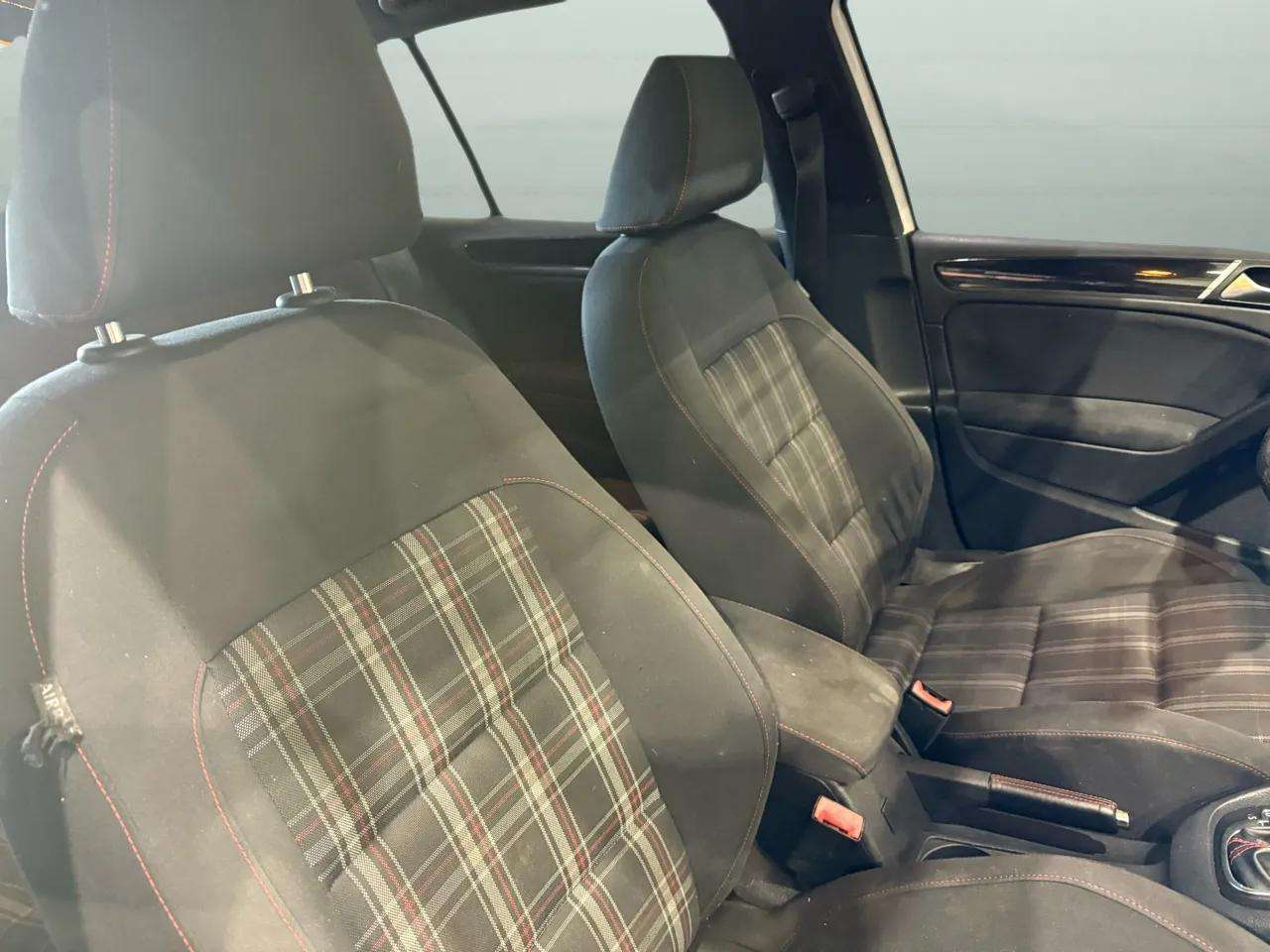 2012 Volkswagen Golf GTI photo 22