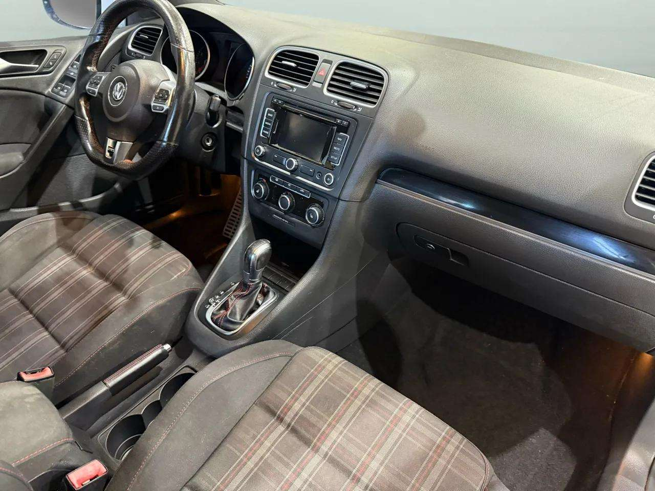 2012 Volkswagen Golf GTI photo 24