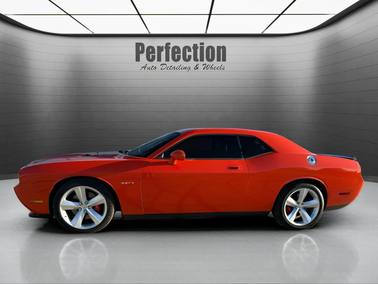 2009 Dodge Challenger SRT8 photo 4