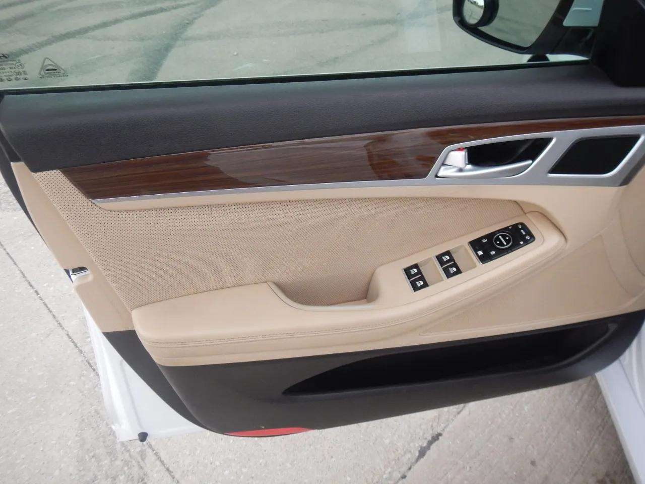 Hyundai Genesis 4dr Sdn V6 3.8L AWD 2016 Hyundai Genesis 4dr Sdn V6 3.8L AWD 2016