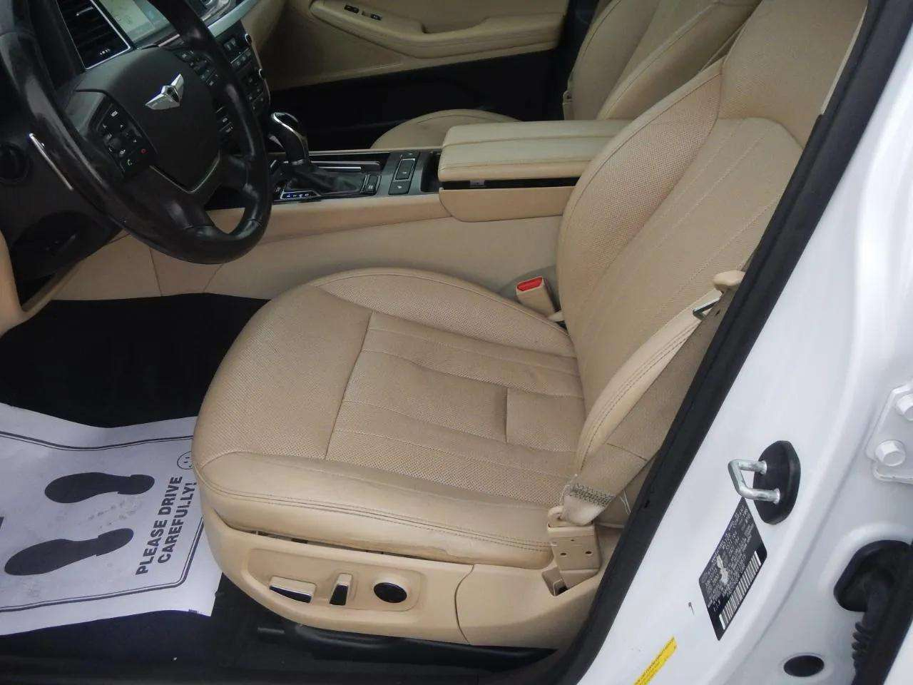 Hyundai Genesis 4dr Sdn V6 3.8L AWD 2016 Hyundai Genesis 4dr Sdn V6 3.8L AWD 2016