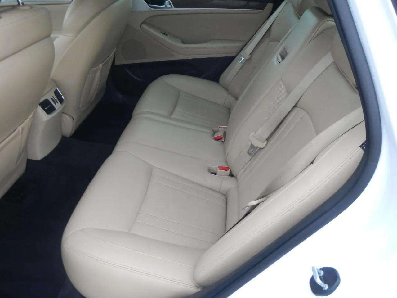 Hyundai Genesis 4dr Sdn V6 3.8L AWD 2016 Hyundai Genesis 4dr Sdn V6 3.8L AWD 2016