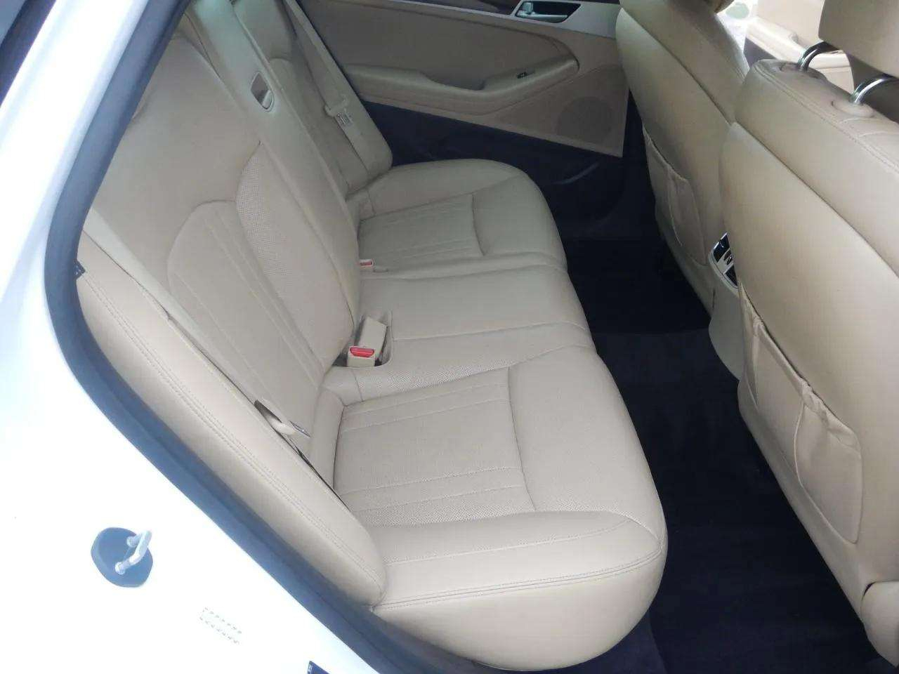 Hyundai Genesis 4dr Sdn V6 3.8L AWD 2016 Hyundai Genesis 4dr Sdn V6 3.8L AWD 2016