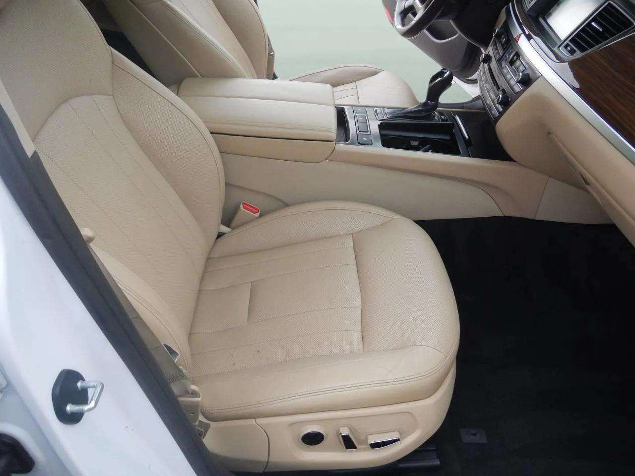 Hyundai Genesis 4dr Sdn V6 3.8L AWD 2016 Hyundai Genesis 4dr Sdn V6 3.8L AWD 2016