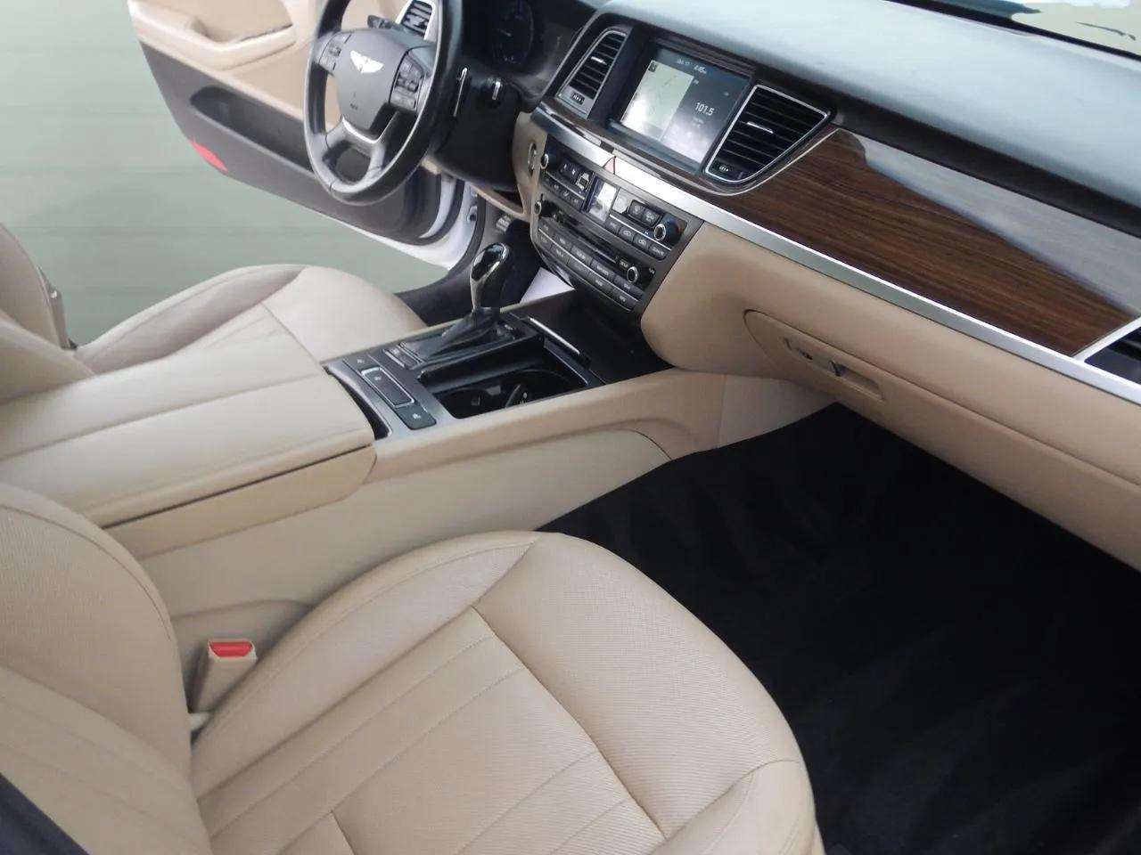 Hyundai Genesis 4dr Sdn V6 3.8L AWD 2016 Hyundai Genesis 4dr Sdn V6 3.8L AWD 2016