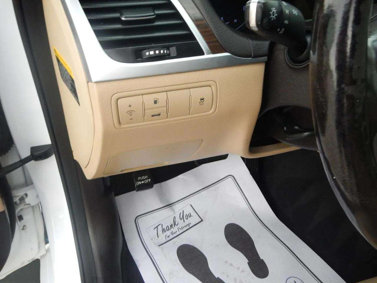 Hyundai Genesis 4dr Sdn V6 3.8L AWD 2016 Hyundai Genesis 4dr Sdn V6 3.8L AWD 2016