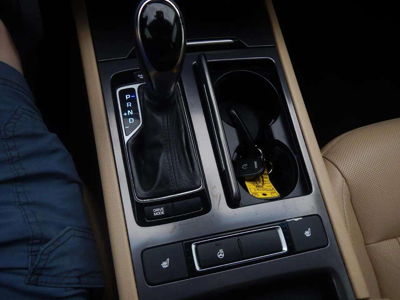 Hyundai Genesis 4dr Sdn V6 3.8L AWD 2016 Hyundai Genesis 4dr Sdn V6 3.8L AWD 2016