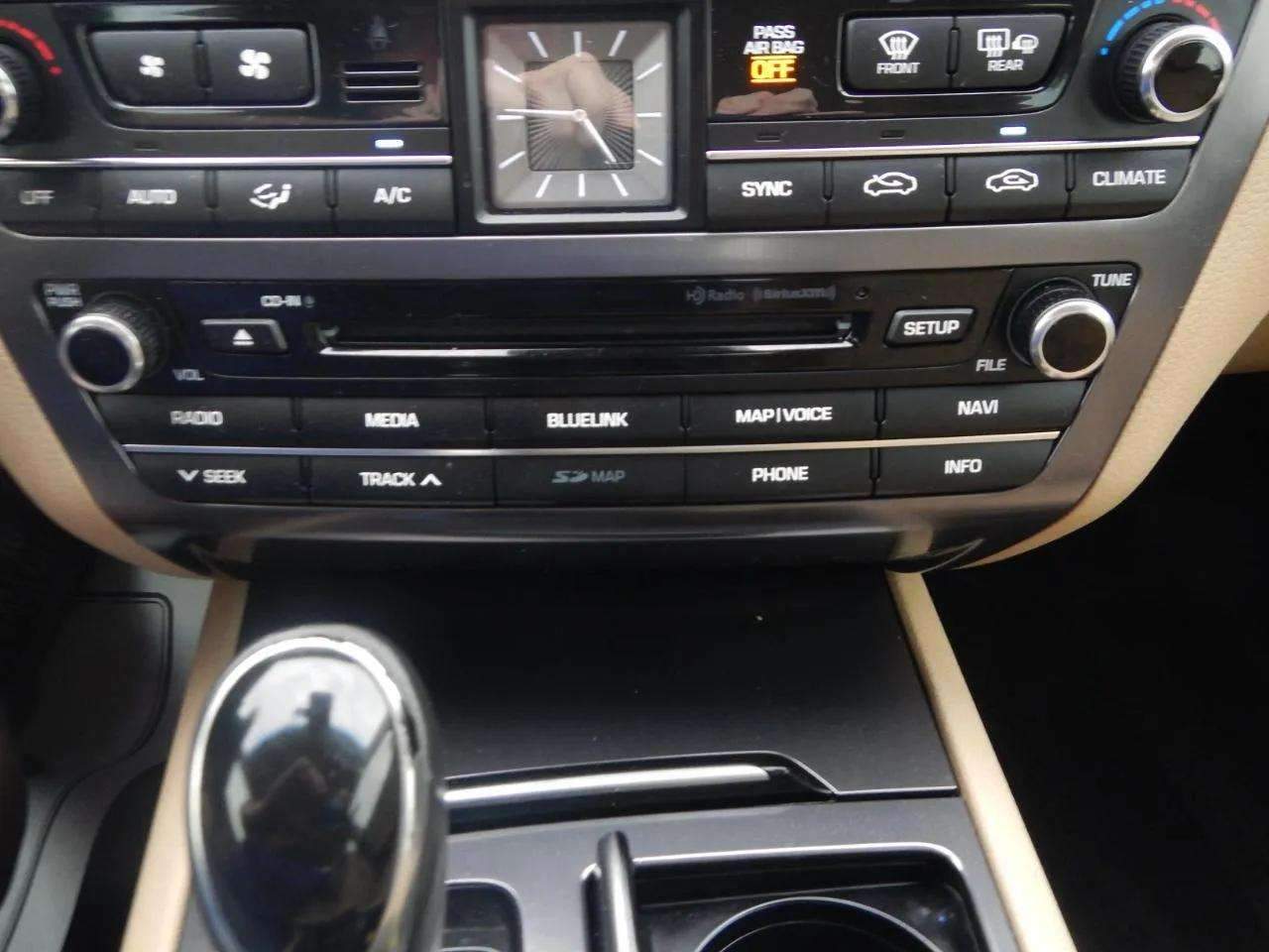 Hyundai Genesis 4dr Sdn V6 3.8L AWD 2016 Hyundai Genesis 4dr Sdn V6 3.8L AWD 2016