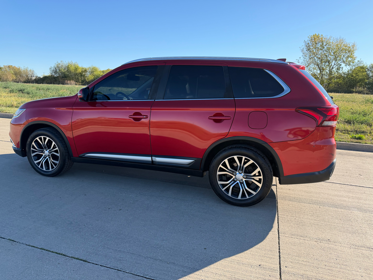 Mitsubishi Outlander SEL FWD 2017 Mitsubishi Outlander SEL FWD 2017