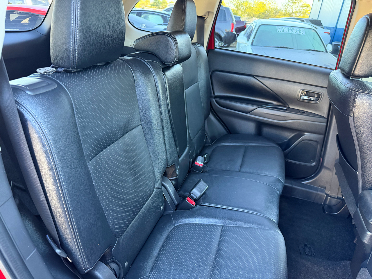 Mitsubishi Outlander SEL FWD 2017 Mitsubishi Outlander SEL FWD 2017