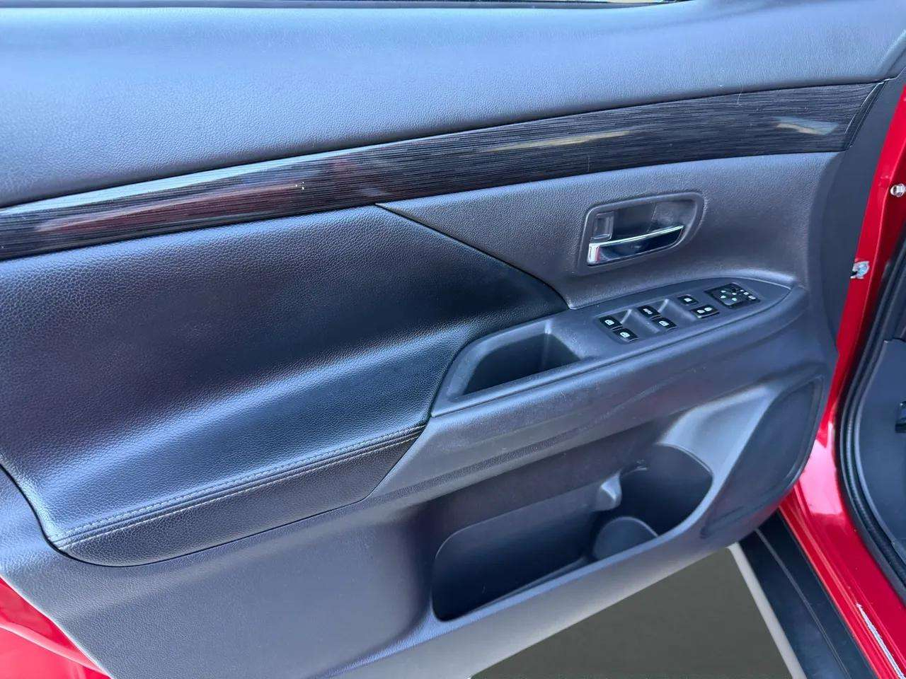 Mitsubishi Outlander SEL FWD 2017 Mitsubishi Outlander SEL FWD 2017