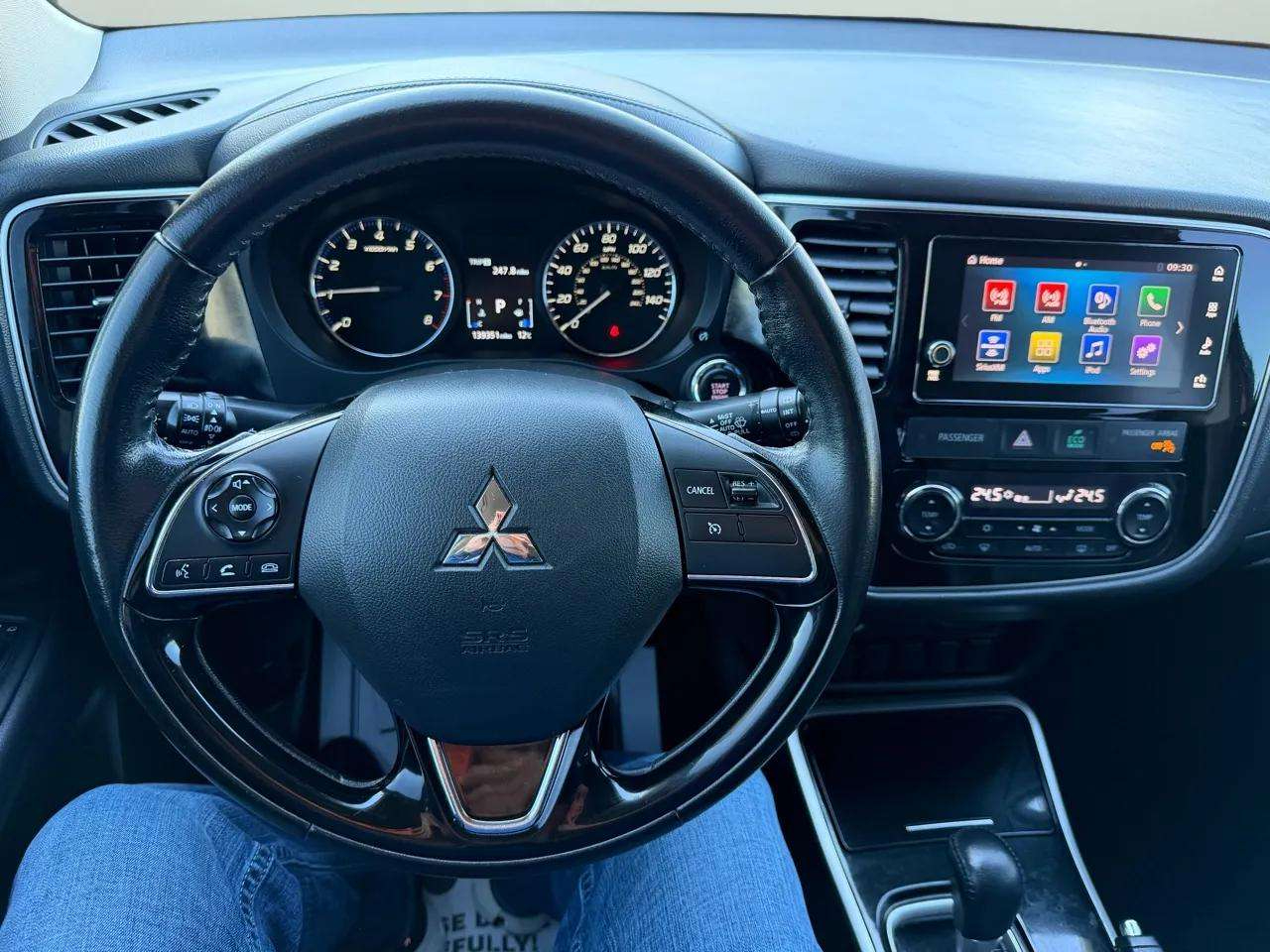 Mitsubishi Outlander SEL FWD 2017 Mitsubishi Outlander SEL FWD 2017