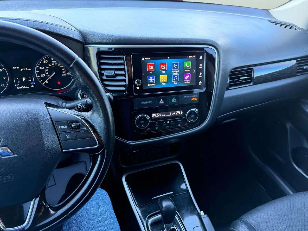 Mitsubishi Outlander SEL FWD 2017 Mitsubishi Outlander SEL FWD 2017