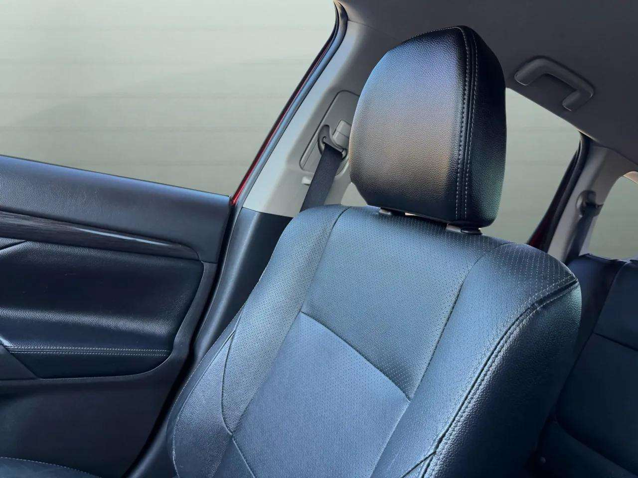 Mitsubishi Outlander SEL FWD 2017 Mitsubishi Outlander SEL FWD 2017